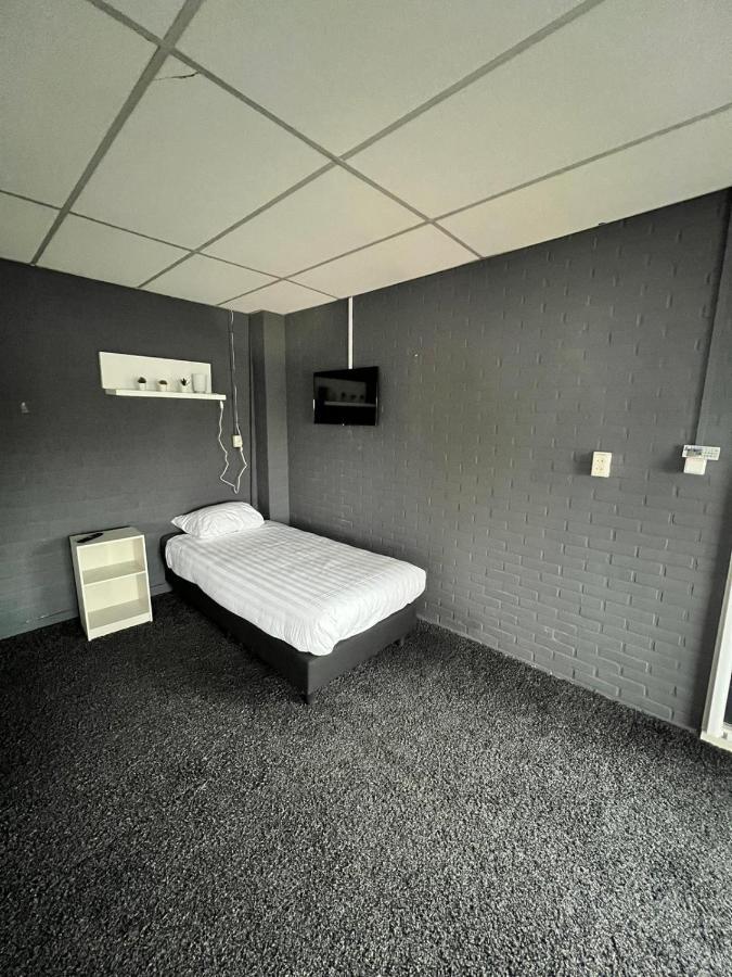 Hotel De Raket Rogat Екстер'єр фото